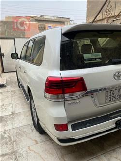 تۆیۆتا لاند کروزەر